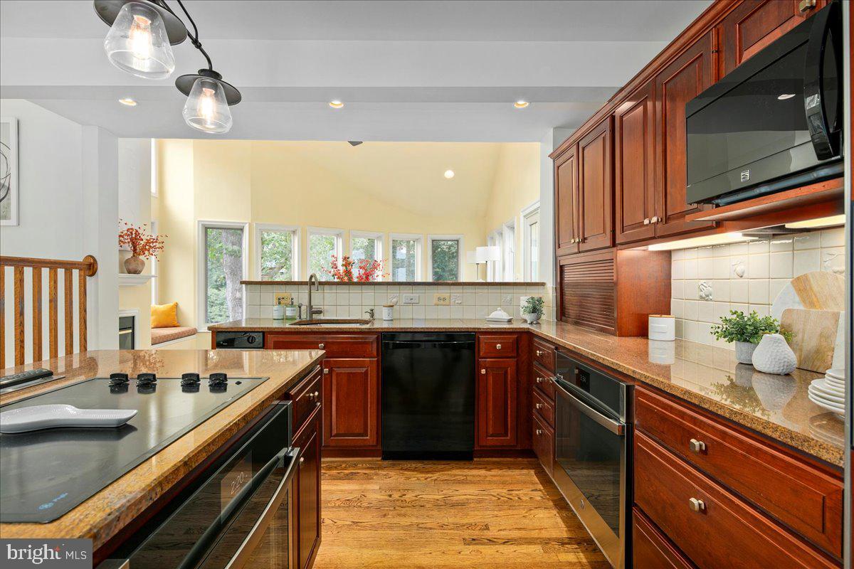 7058 IDYLWOOD RD, FALLS CHURCH, Virginia 22043, 5 Bedrooms Bedrooms, ,5 BathroomsBathrooms,Residential,For sale,7058 IDYLWOOD RD,VAFX2255908 MLS # VAFX2255908