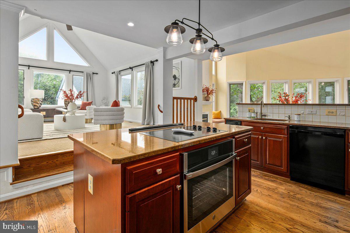 7058 IDYLWOOD RD, FALLS CHURCH, Virginia 22043, 5 Bedrooms Bedrooms, ,5 BathroomsBathrooms,Residential,For sale,7058 IDYLWOOD RD,VAFX2255908 MLS # VAFX2255908