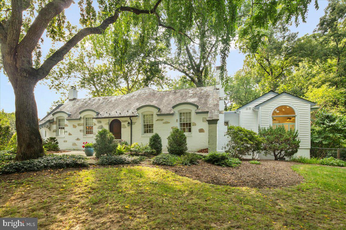 7058 IDYLWOOD RD, FALLS CHURCH, Virginia 22043, 5 Bedrooms Bedrooms, ,5 BathroomsBathrooms,Residential,For sale,7058 IDYLWOOD RD,VAFX2255908 MLS # VAFX2255908