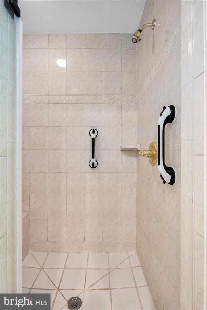 7058 IDYLWOOD RD, FALLS CHURCH, Virginia 22043, 5 Bedrooms Bedrooms, ,5 BathroomsBathrooms,Residential,For sale,7058 IDYLWOOD RD,VAFX2255908 MLS # VAFX2255908