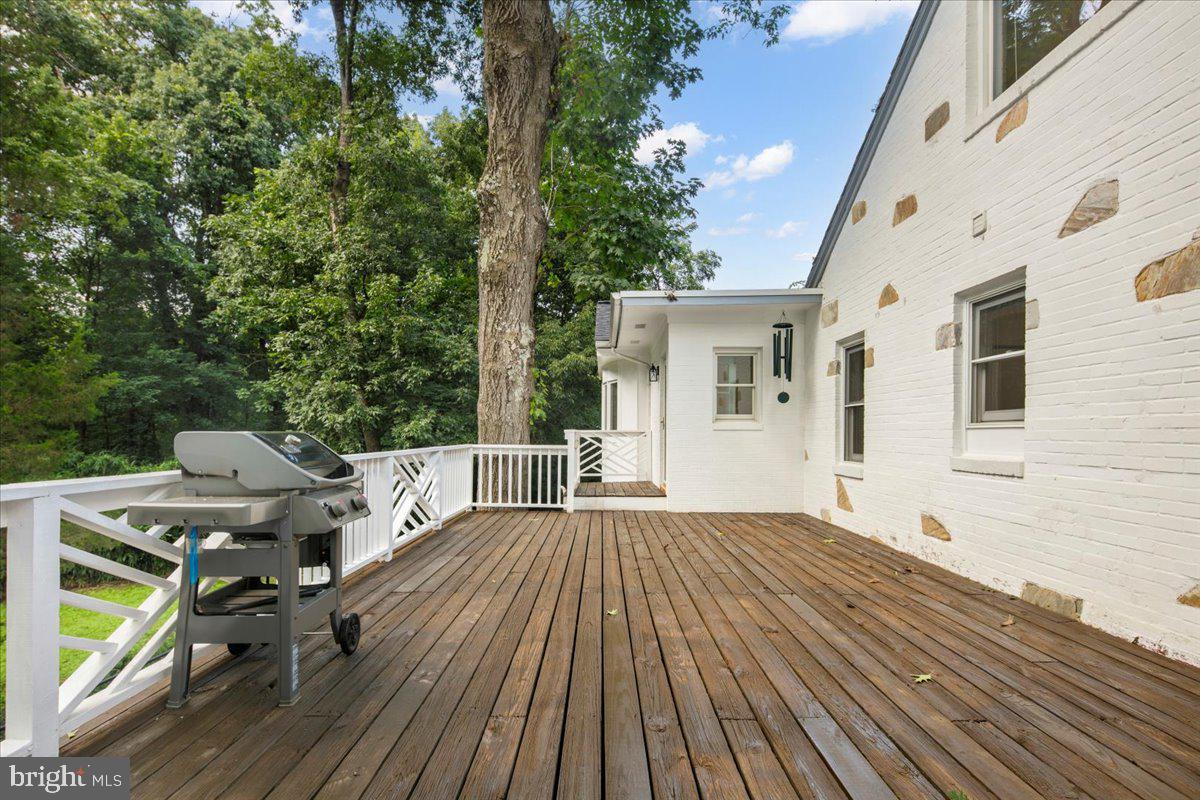 7058 IDYLWOOD RD, FALLS CHURCH, Virginia 22043, 5 Bedrooms Bedrooms, ,5 BathroomsBathrooms,Residential,For sale,7058 IDYLWOOD RD,VAFX2255908 MLS # VAFX2255908