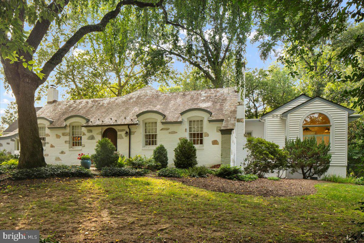 7058 IDYLWOOD RD, FALLS CHURCH, Virginia 22043, 5 Bedrooms Bedrooms, ,5 BathroomsBathrooms,Residential,For sale,7058 IDYLWOOD RD,VAFX2255908 MLS # VAFX2255908