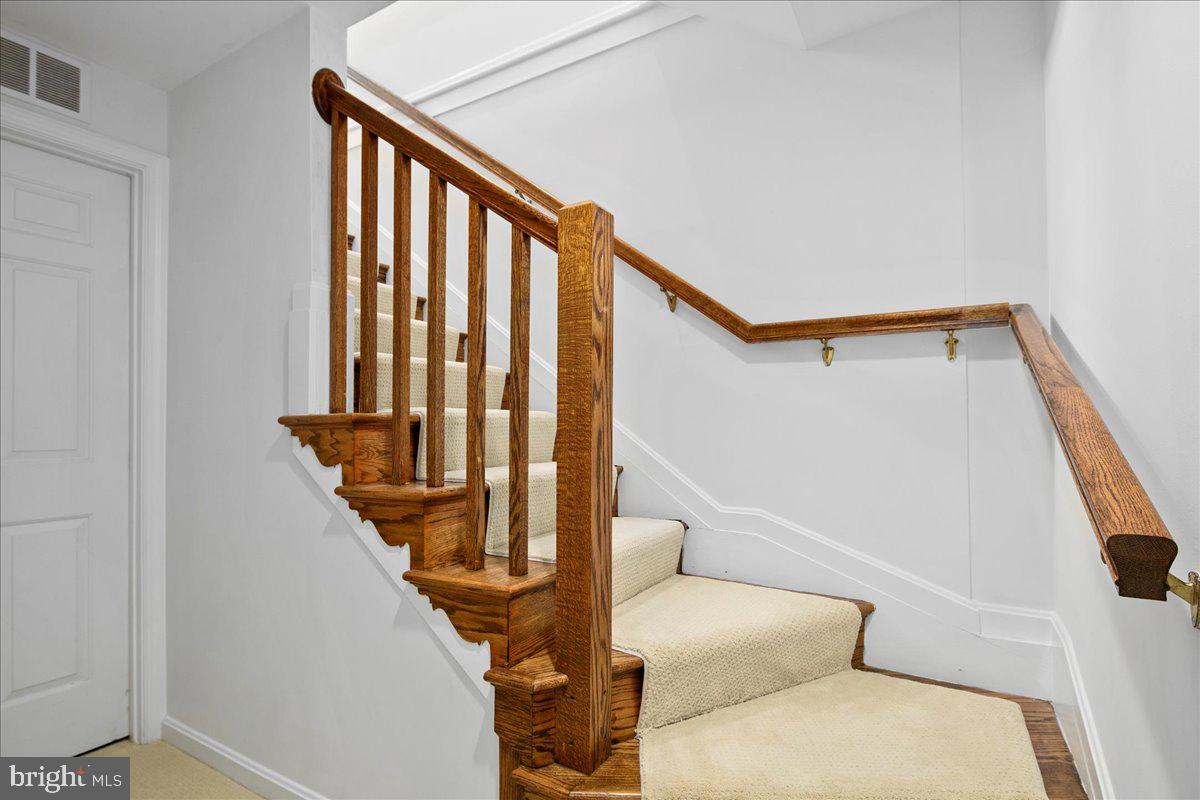 7058 IDYLWOOD RD, FALLS CHURCH, Virginia 22043, 5 Bedrooms Bedrooms, ,5 BathroomsBathrooms,Residential,For sale,7058 IDYLWOOD RD,VAFX2255908 MLS # VAFX2255908