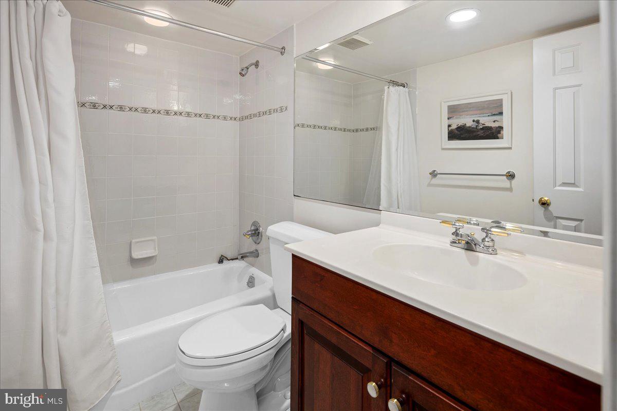 7058 IDYLWOOD RD, FALLS CHURCH, Virginia 22043, 5 Bedrooms Bedrooms, ,5 BathroomsBathrooms,Residential,For sale,7058 IDYLWOOD RD,VAFX2255908 MLS # VAFX2255908