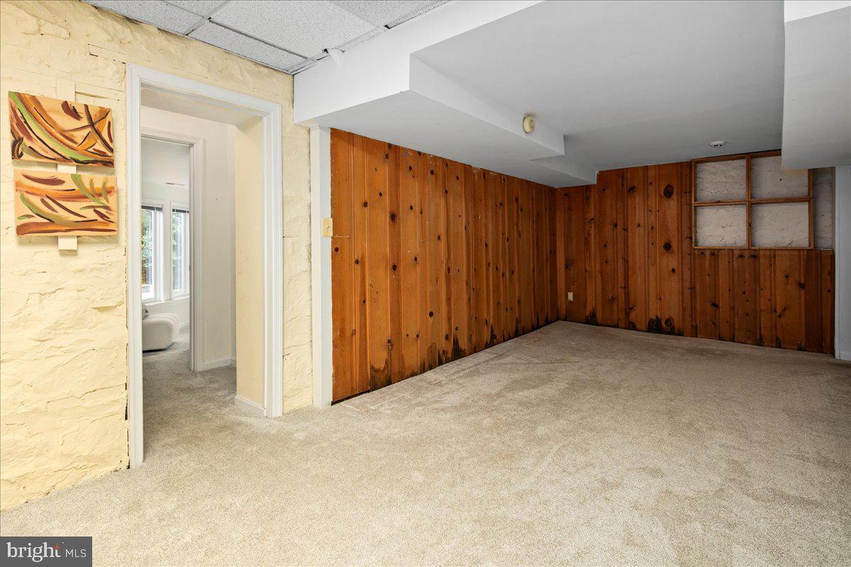7058 IDYLWOOD RD, FALLS CHURCH, Virginia 22043, 5 Bedrooms Bedrooms, ,5 BathroomsBathrooms,Residential,For sale,7058 IDYLWOOD RD,VAFX2255908 MLS # VAFX2255908