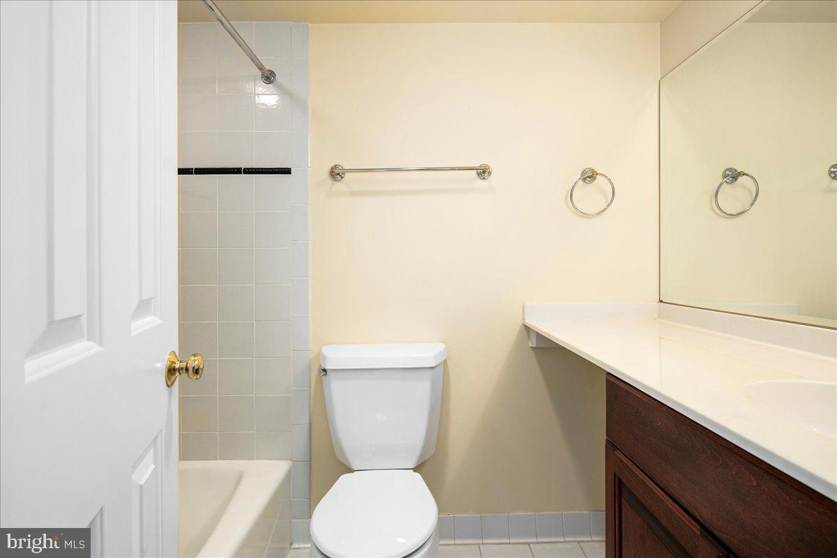 7058 IDYLWOOD RD, FALLS CHURCH, Virginia 22043, 5 Bedrooms Bedrooms, ,5 BathroomsBathrooms,Residential,For sale,7058 IDYLWOOD RD,VAFX2255908 MLS # VAFX2255908