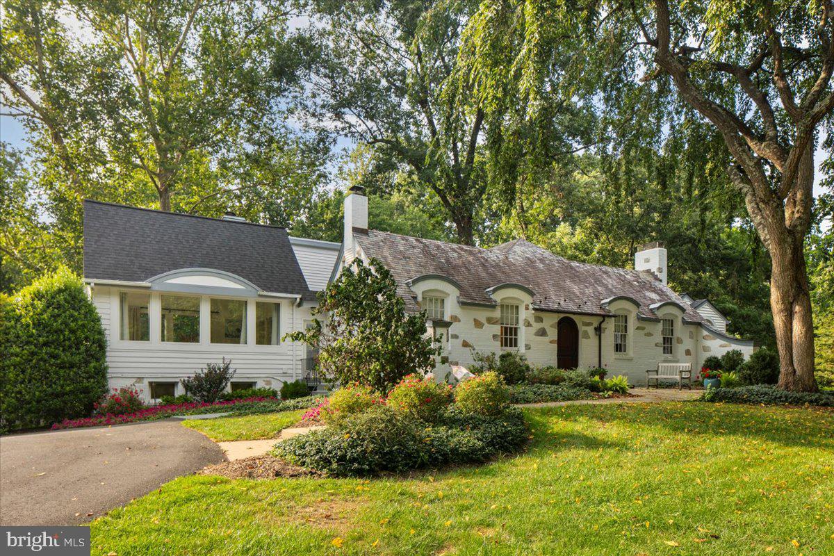 7058 IDYLWOOD RD, FALLS CHURCH, Virginia 22043, 5 Bedrooms Bedrooms, ,5 BathroomsBathrooms,Residential,For sale,7058 IDYLWOOD RD,VAFX2255908 MLS # VAFX2255908
