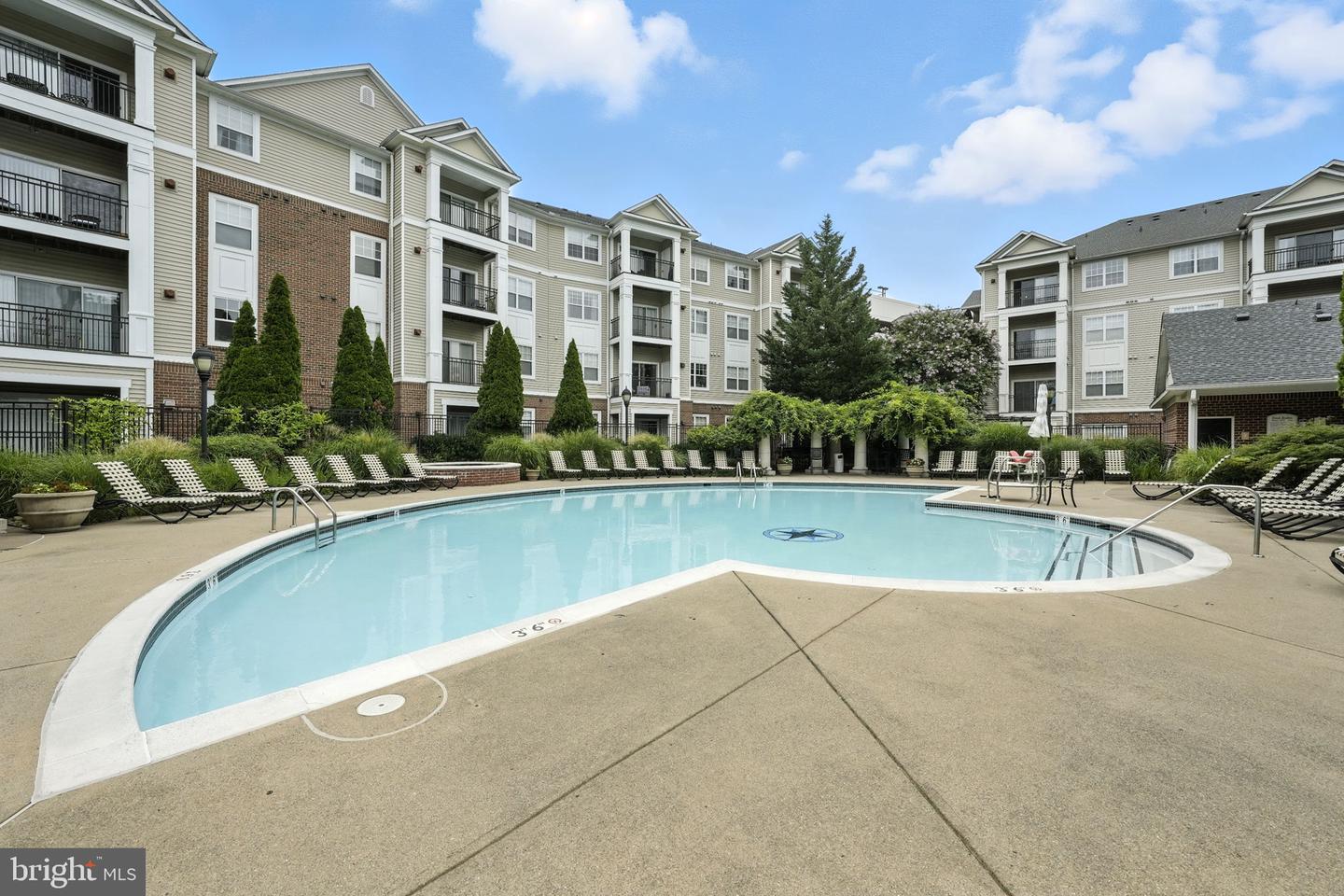 12909 CENTRE PARK CIR #403, HERNDON, Virginia 20171, 2 Bedrooms Bedrooms, ,2 BathroomsBathrooms,Residential,For sale,12909 CENTRE PARK CIR #403,VAFX2258964 MLS # VAFX2258964