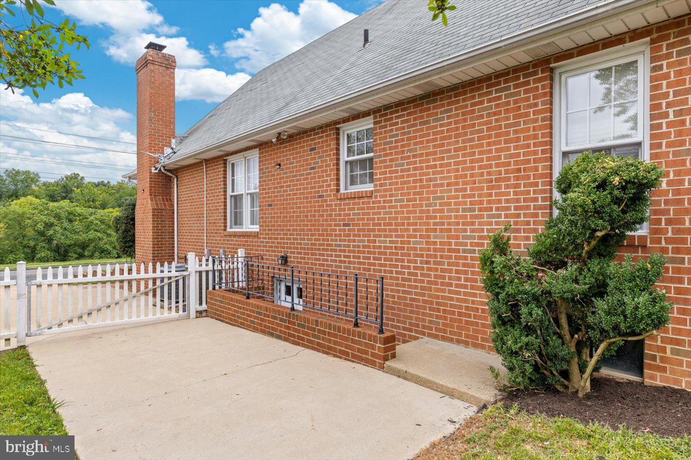 408 RIVERSIDE DR, FREDERICKSBURG, Virginia 22401, 3 Bedrooms Bedrooms, ,2 BathroomsBathrooms,Residential,For sale,408 RIVERSIDE DR,VAFB2008700 MLS # VAFB2008700