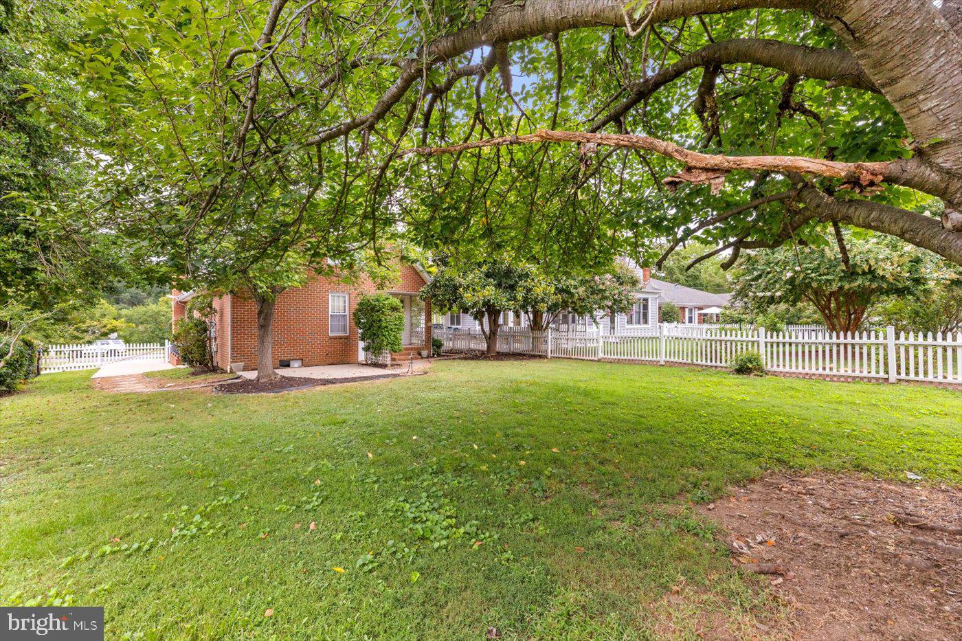 408 RIVERSIDE DR, FREDERICKSBURG, Virginia 22401, 3 Bedrooms Bedrooms, ,2 BathroomsBathrooms,Residential,For sale,408 RIVERSIDE DR,VAFB2008700 MLS # VAFB2008700