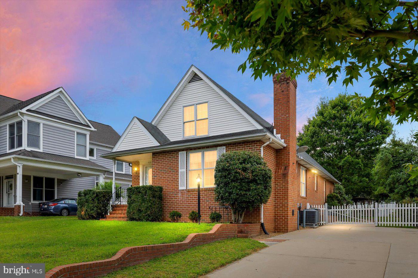 408 RIVERSIDE DR, FREDERICKSBURG, Virginia 22401, 3 Bedrooms Bedrooms, ,2 BathroomsBathrooms,Residential,For sale,408 RIVERSIDE DR,VAFB2008700 MLS # VAFB2008700