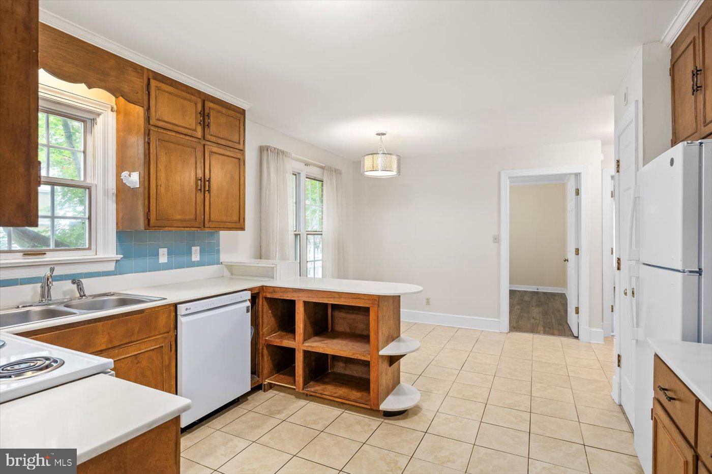 408 RIVERSIDE DR, FREDERICKSBURG, Virginia 22401, 3 Bedrooms Bedrooms, ,2 BathroomsBathrooms,Residential,For sale,408 RIVERSIDE DR,VAFB2008700 MLS # VAFB2008700
