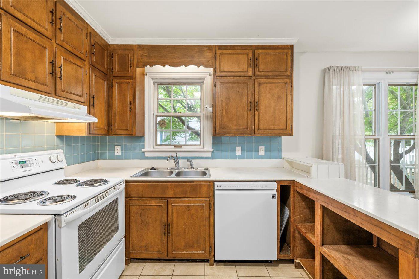 408 RIVERSIDE DR, FREDERICKSBURG, Virginia 22401, 3 Bedrooms Bedrooms, ,2 BathroomsBathrooms,Residential,For sale,408 RIVERSIDE DR,VAFB2008700 MLS # VAFB2008700