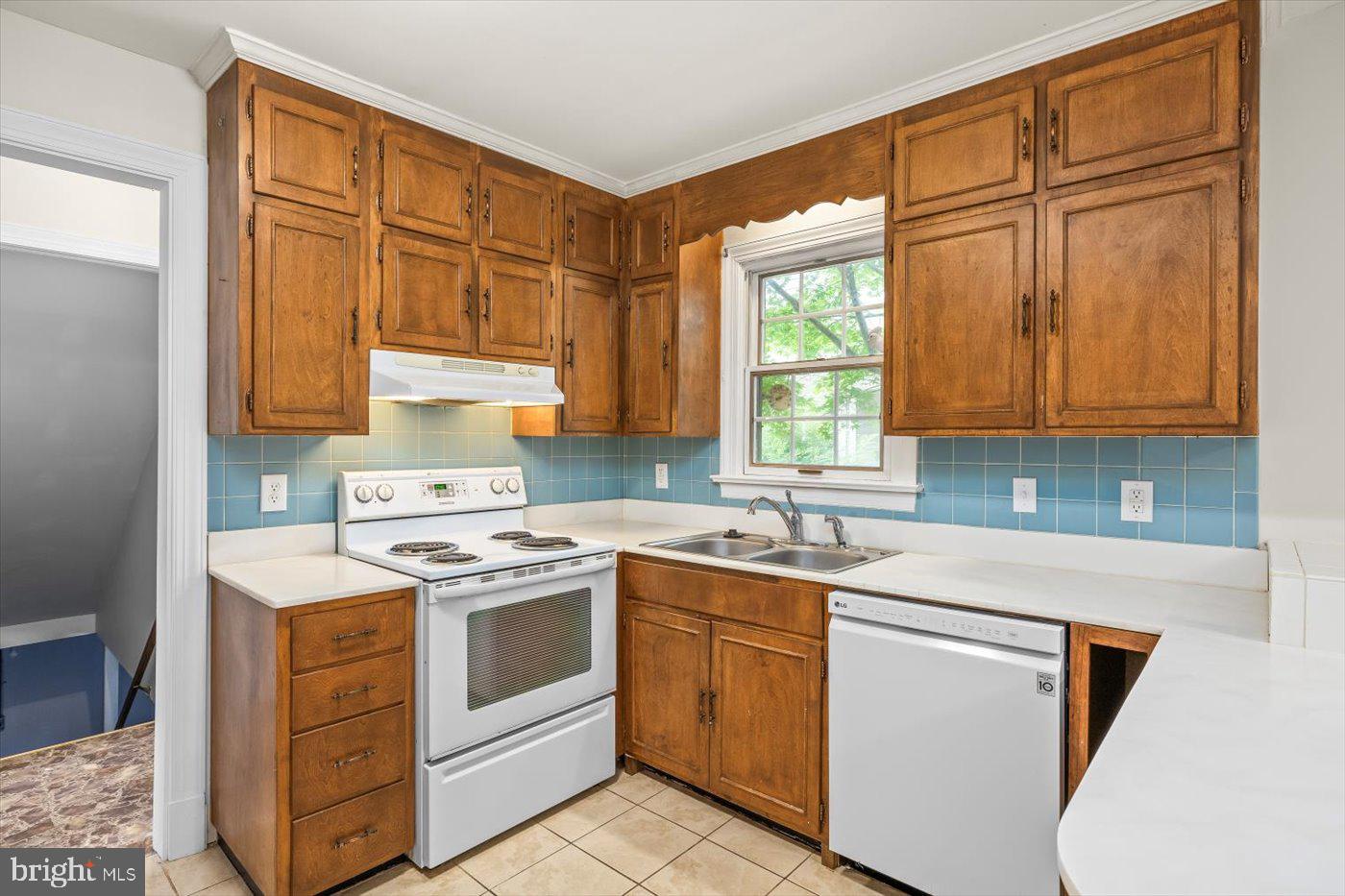 408 RIVERSIDE DR, FREDERICKSBURG, Virginia 22401, 3 Bedrooms Bedrooms, ,2 BathroomsBathrooms,Residential,For sale,408 RIVERSIDE DR,VAFB2008700 MLS # VAFB2008700