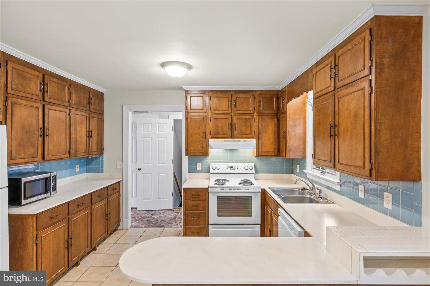 408 RIVERSIDE DR, FREDERICKSBURG, Virginia 22401, 3 Bedrooms Bedrooms, ,2 BathroomsBathrooms,Residential,For sale,408 RIVERSIDE DR,VAFB2008700 MLS # VAFB2008700