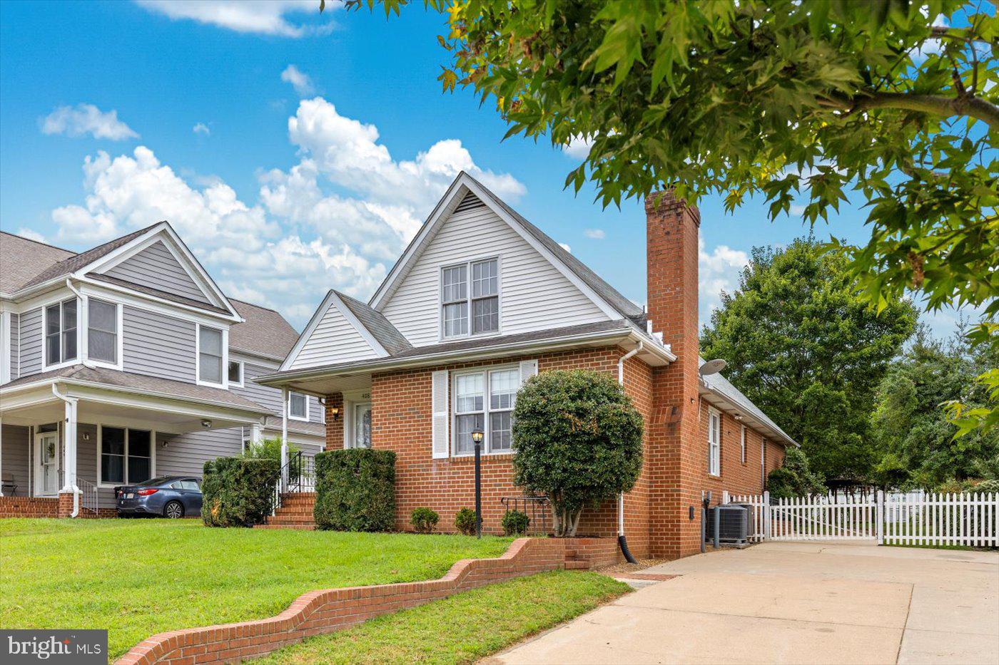 408 RIVERSIDE DR, FREDERICKSBURG, Virginia 22401, 3 Bedrooms Bedrooms, ,2 BathroomsBathrooms,Residential,For sale,408 RIVERSIDE DR,VAFB2008700 MLS # VAFB2008700