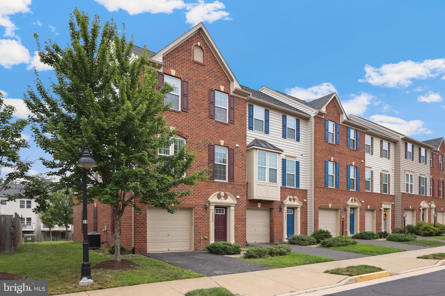 22855 CHESTNUT OAK TER, STERLING, Virginia 20166, 3 Bedrooms Bedrooms, ,2 BathroomsBathrooms,Residential,For sale,22855 CHESTNUT OAK TER,VALO2103326 MLS # VALO2103326