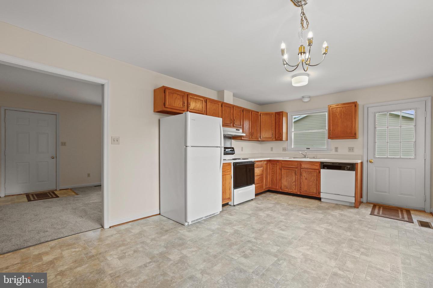 806 SHAMROCK DR, FREDERICKSBURG, Virginia 22407, 3 Bedrooms Bedrooms, 5 Rooms Rooms,2 BathroomsBathrooms,Residential,For sale,806 SHAMROCK DR,VASP2035126 MLS # VASP2035126