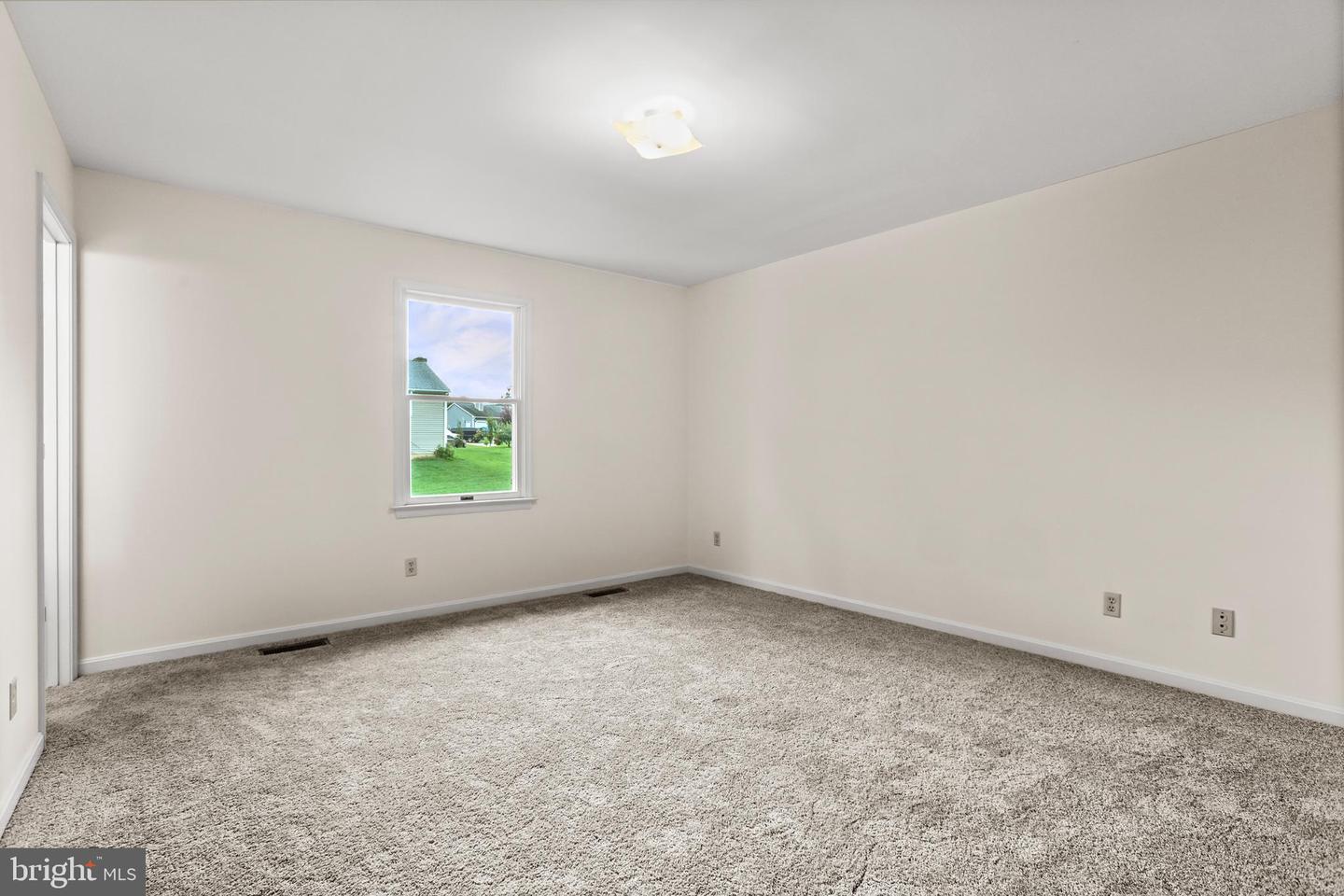 806 SHAMROCK DR, FREDERICKSBURG, Virginia 22407, 3 Bedrooms Bedrooms, 5 Rooms Rooms,2 BathroomsBathrooms,Residential,For sale,806 SHAMROCK DR,VASP2035126 MLS # VASP2035126