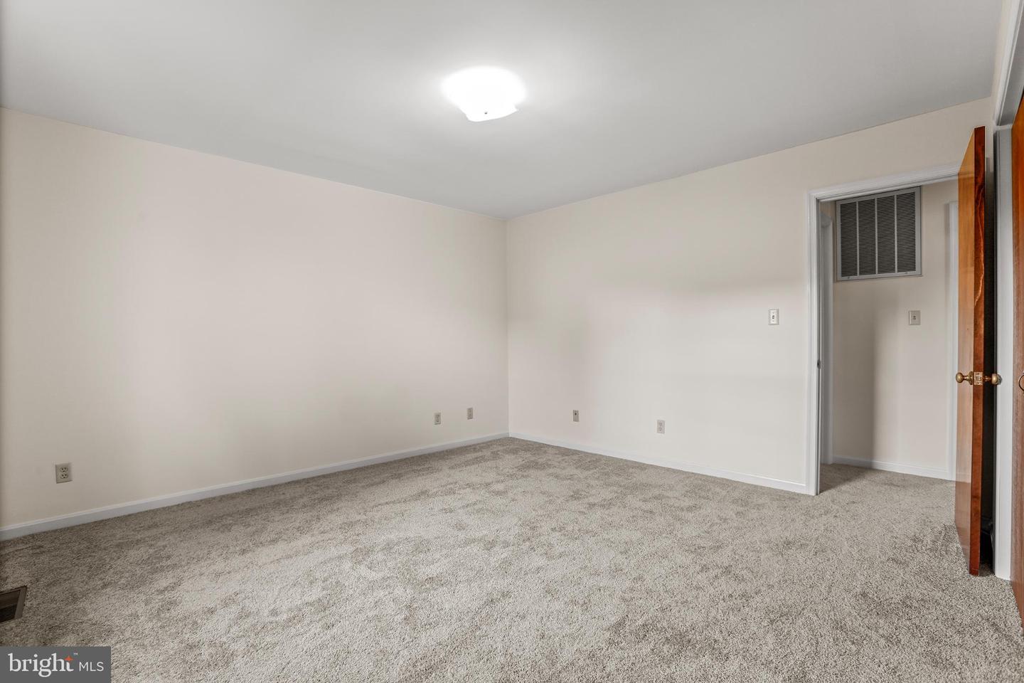 806 SHAMROCK DR, FREDERICKSBURG, Virginia 22407, 3 Bedrooms Bedrooms, 5 Rooms Rooms,2 BathroomsBathrooms,Residential,For sale,806 SHAMROCK DR,VASP2035126 MLS # VASP2035126