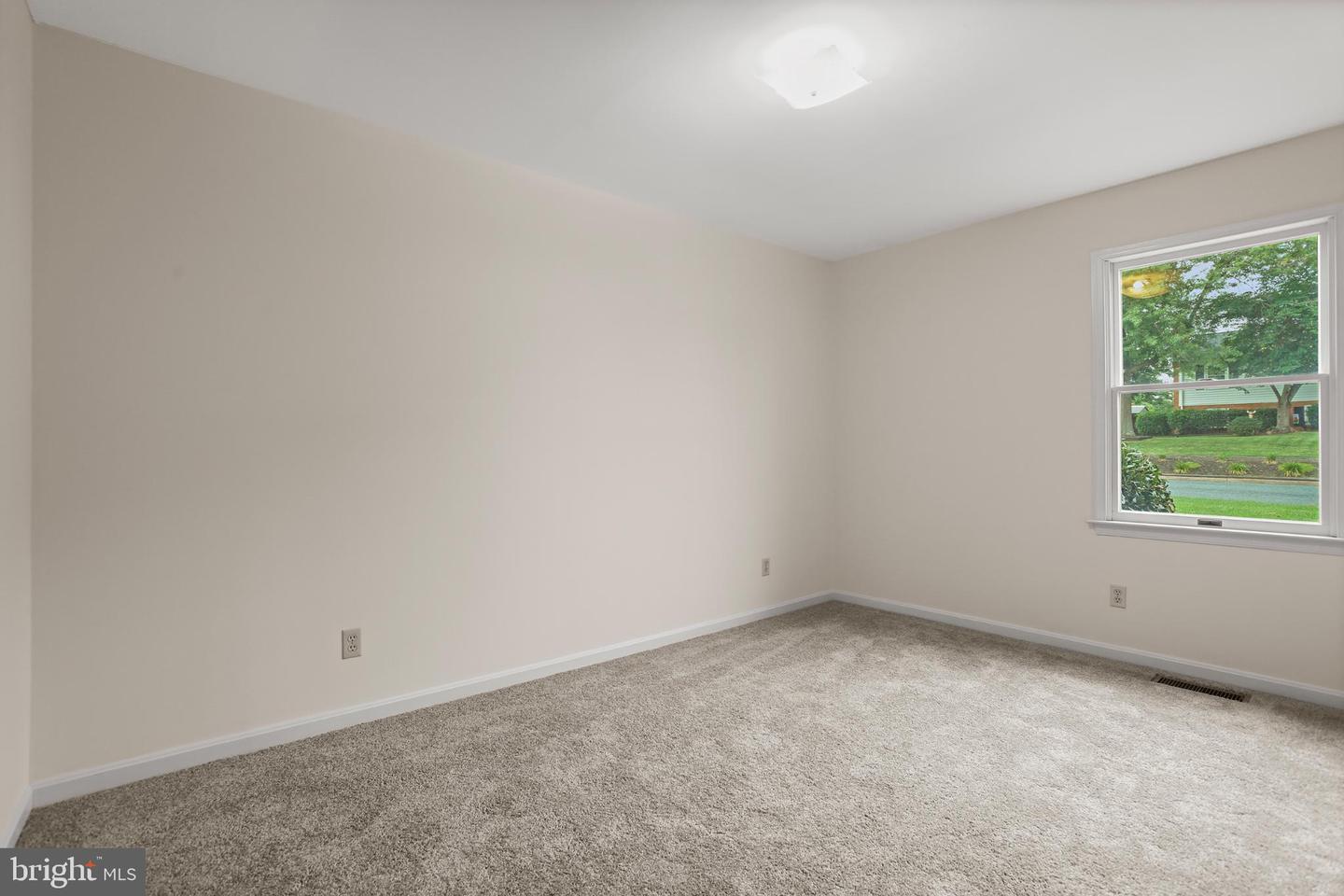 806 SHAMROCK DR, FREDERICKSBURG, Virginia 22407, 3 Bedrooms Bedrooms, 5 Rooms Rooms,2 BathroomsBathrooms,Residential,For sale,806 SHAMROCK DR,VASP2035126 MLS # VASP2035126