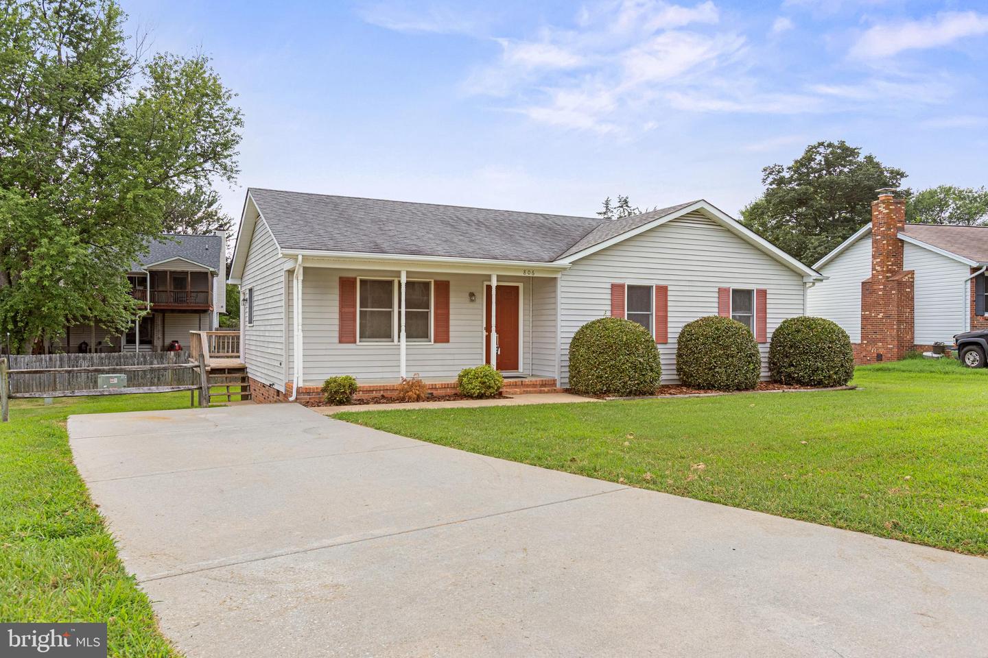 806 SHAMROCK DR, FREDERICKSBURG, Virginia 22407, 3 Bedrooms Bedrooms, 5 Rooms Rooms,2 BathroomsBathrooms,Residential,For sale,806 SHAMROCK DR,VASP2035126 MLS # VASP2035126