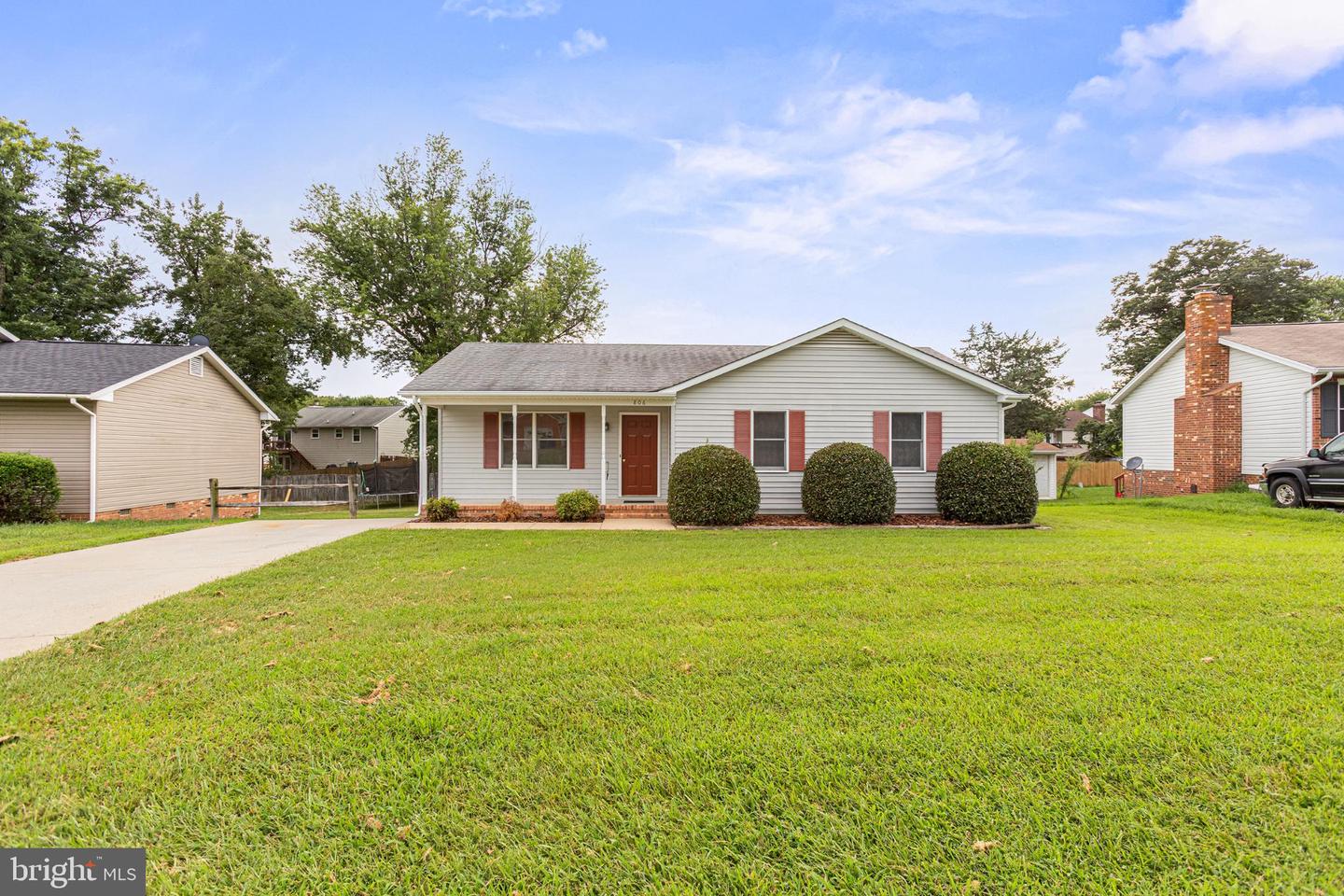 806 SHAMROCK DR, FREDERICKSBURG, Virginia 22407, 3 Bedrooms Bedrooms, 5 Rooms Rooms,2 BathroomsBathrooms,Residential,For sale,806 SHAMROCK DR,VASP2035126 MLS # VASP2035126