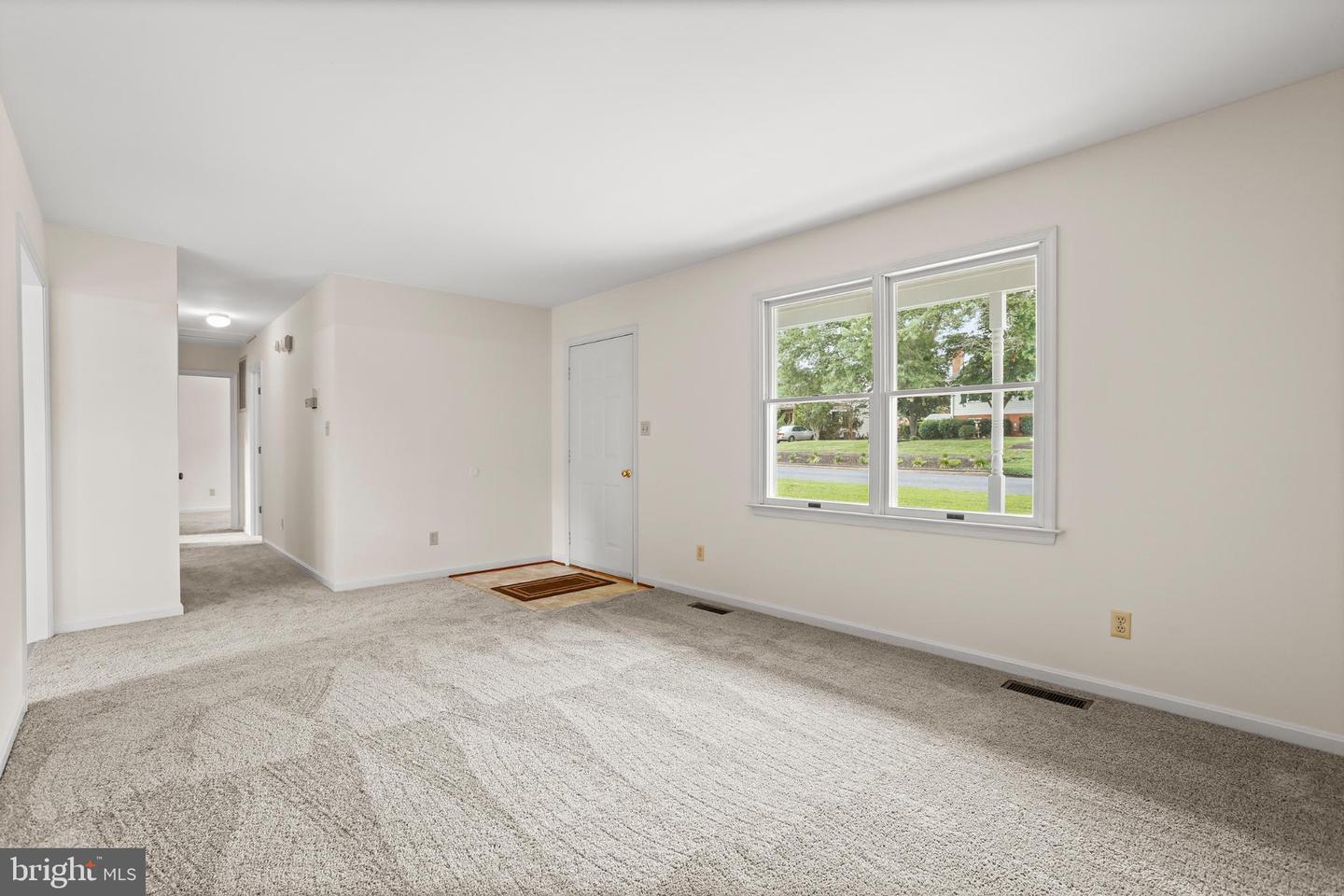 806 SHAMROCK DR, FREDERICKSBURG, Virginia 22407, 3 Bedrooms Bedrooms, 5 Rooms Rooms,2 BathroomsBathrooms,Residential,For sale,806 SHAMROCK DR,VASP2035126 MLS # VASP2035126
