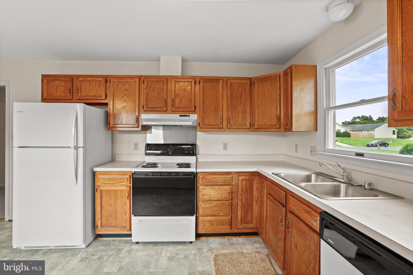 806 SHAMROCK DR, FREDERICKSBURG, Virginia 22407, 3 Bedrooms Bedrooms, 5 Rooms Rooms,2 BathroomsBathrooms,Residential,For sale,806 SHAMROCK DR,VASP2035126 MLS # VASP2035126