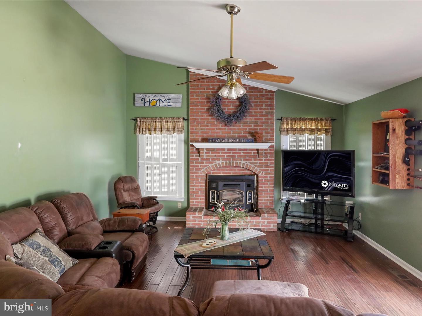 341 WARM SPRINGS RD, WINCHESTER, Virginia 22603, 4 Bedrooms Bedrooms, ,2 BathroomsBathrooms,Residential,For sale,341 WARM SPRINGS RD,VAFV2035778 MLS # VAFV2035778