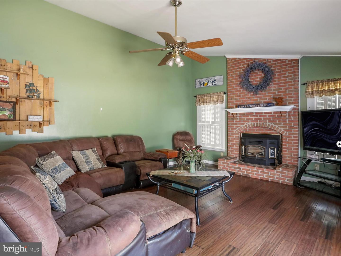 341 WARM SPRINGS RD, WINCHESTER, Virginia 22603, 4 Bedrooms Bedrooms, ,2 BathroomsBathrooms,Residential,For sale,341 WARM SPRINGS RD,VAFV2035778 MLS # VAFV2035778