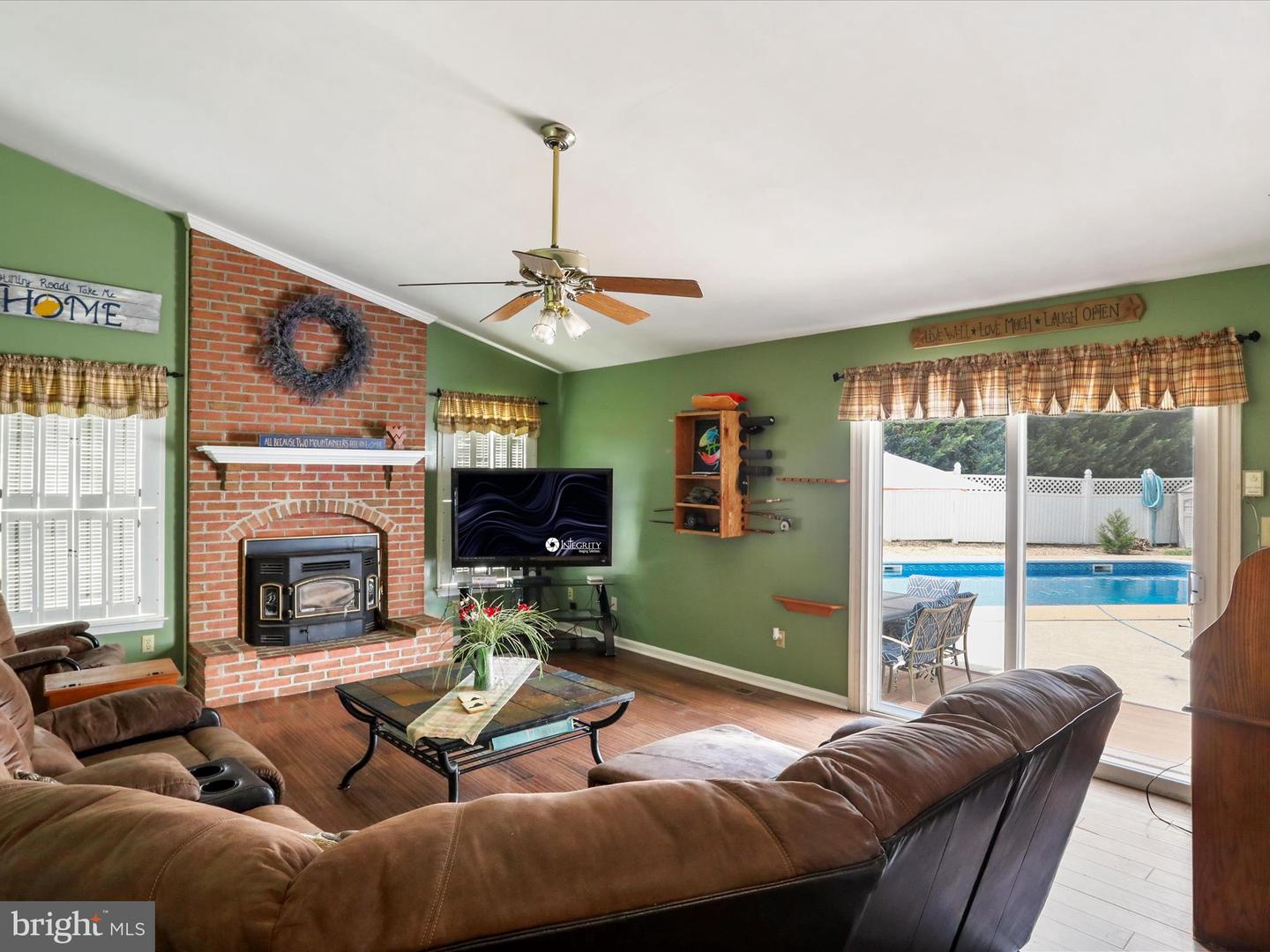 341 WARM SPRINGS RD, WINCHESTER, Virginia 22603, 4 Bedrooms Bedrooms, ,2 BathroomsBathrooms,Residential,For sale,341 WARM SPRINGS RD,VAFV2035778 MLS # VAFV2035778