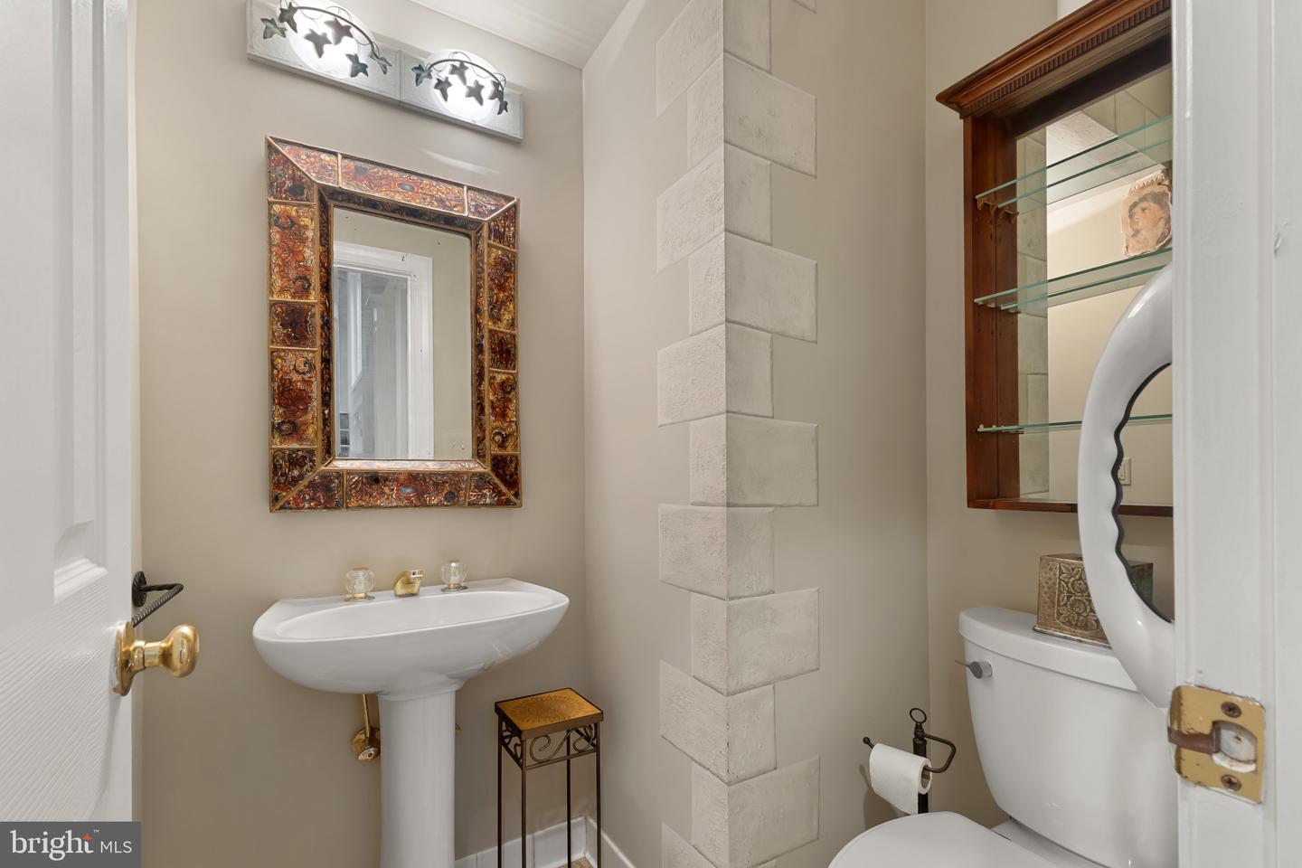 1201 ESSEX MANOR CT, ALEXANDRIA, Virginia 22308, 4 Bedrooms Bedrooms, ,4 BathroomsBathrooms,Residential,For sale,1201 ESSEX MANOR CT,VAFX2259038 MLS # VAFX2259038
