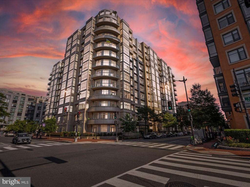 811 4TH ST NW #608, WASHINGTON, District Of Columbia 20001, 1 Bedroom Bedrooms, 4 Rooms Rooms,1 BathroomBathrooms,Residential,For sale,811 4TH ST NW #608,DCDC2213396 MLS # DCDC2213396