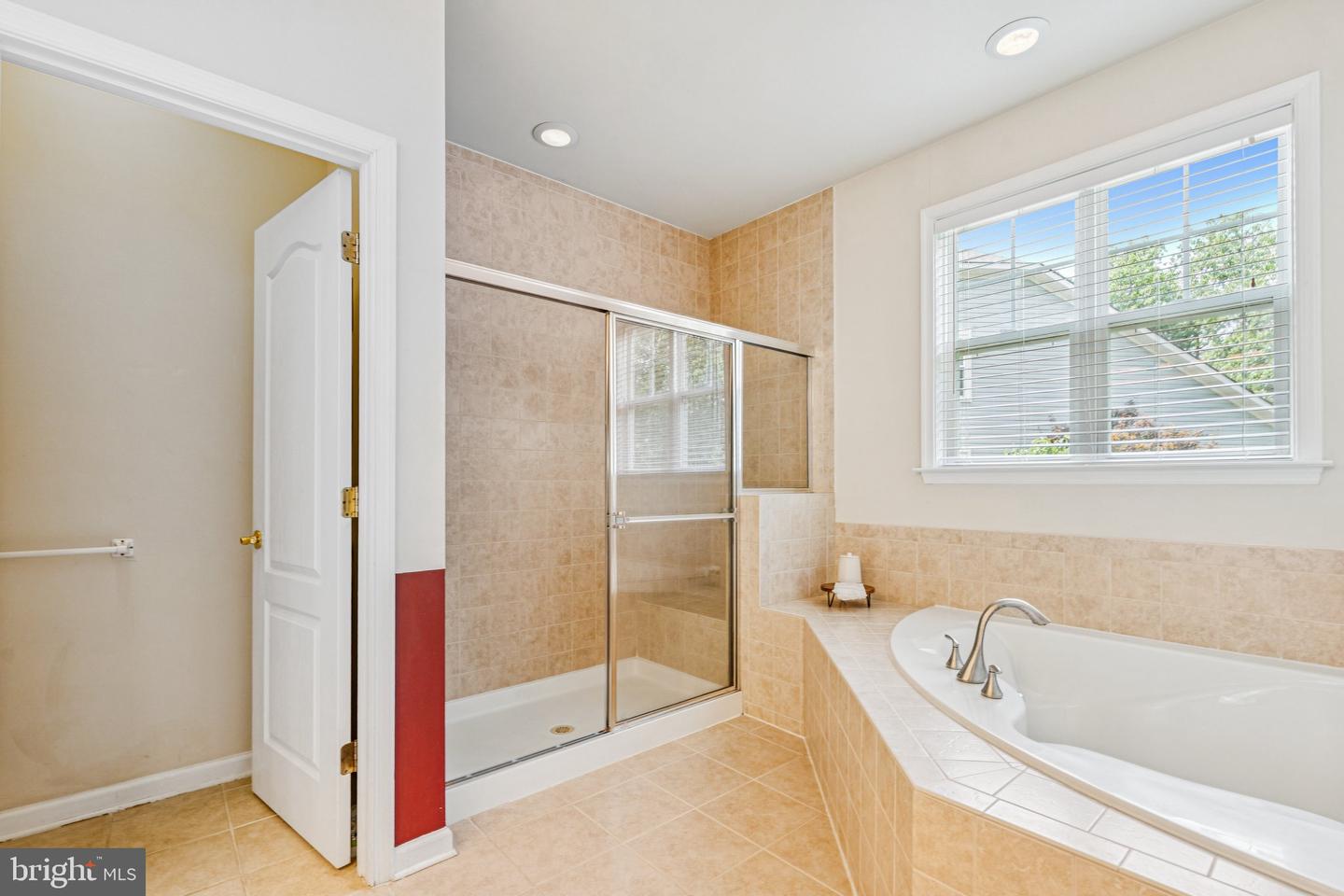 108 BUNTING CT, LAKE FREDERICK, Virginia 22630, 3 Bedrooms Bedrooms, ,4 BathroomsBathrooms,Residential,For sale,108 BUNTING CT,VAFV2035860 MLS # VAFV2035860