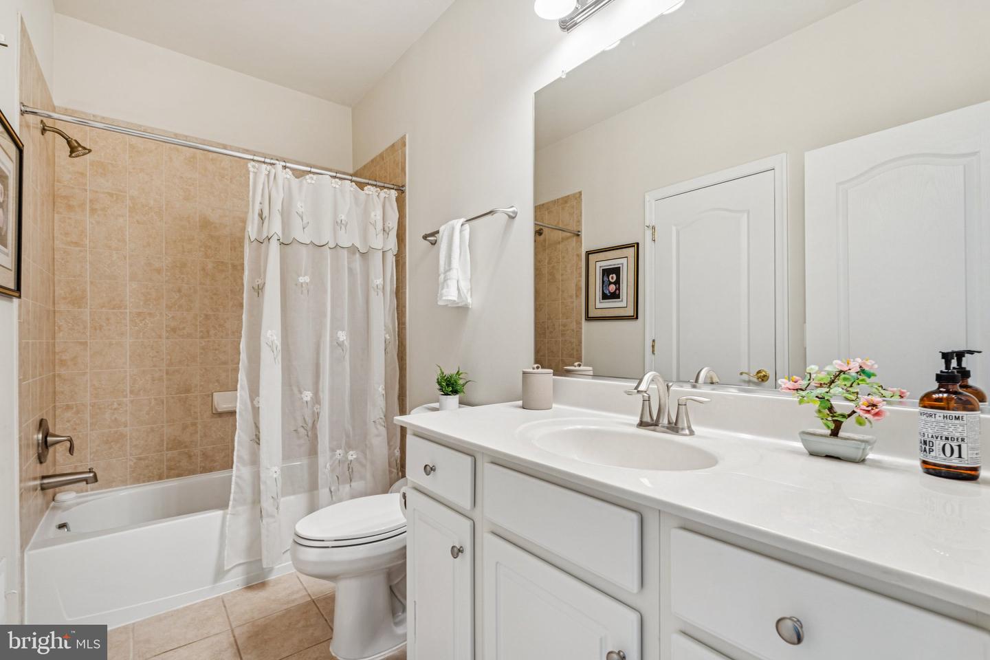 108 BUNTING CT, LAKE FREDERICK, Virginia 22630, 3 Bedrooms Bedrooms, ,4 BathroomsBathrooms,Residential,For sale,108 BUNTING CT,VAFV2035860 MLS # VAFV2035860
