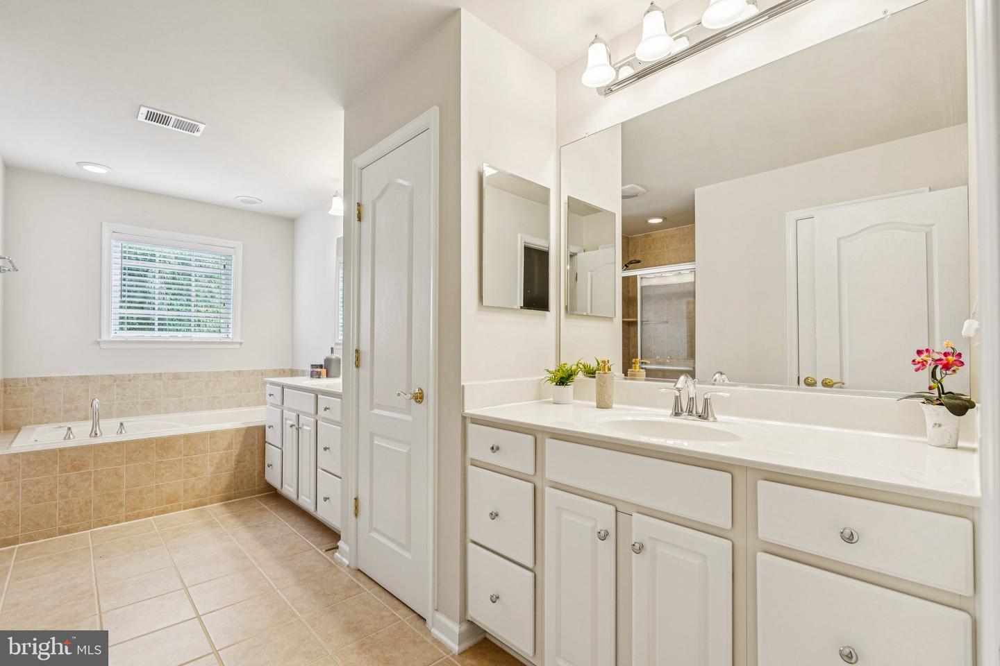 108 BUNTING CT, LAKE FREDERICK, Virginia 22630, 3 Bedrooms Bedrooms, ,4 BathroomsBathrooms,Residential,For sale,108 BUNTING CT,VAFV2035860 MLS # VAFV2035860