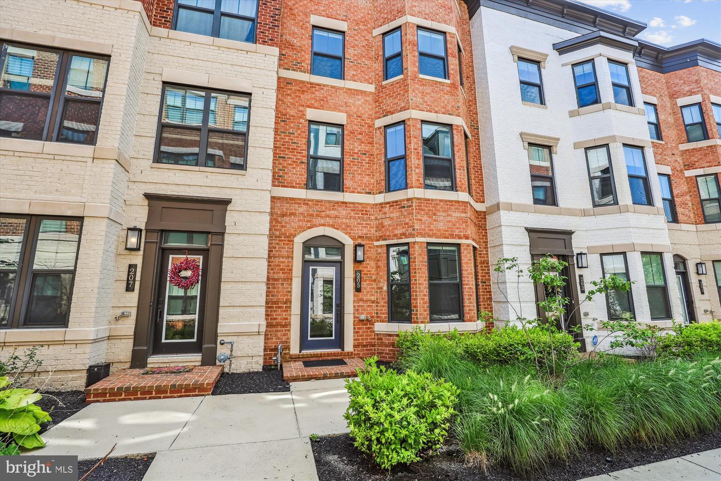 205 MARKET SQ NW #15, VIENNA, Virginia 22180, 4 Bedrooms Bedrooms, ,4 BathroomsBathrooms,Residential,For sale,205 MARKET SQ NW #15,VAFX2258998 MLS # VAFX2258998