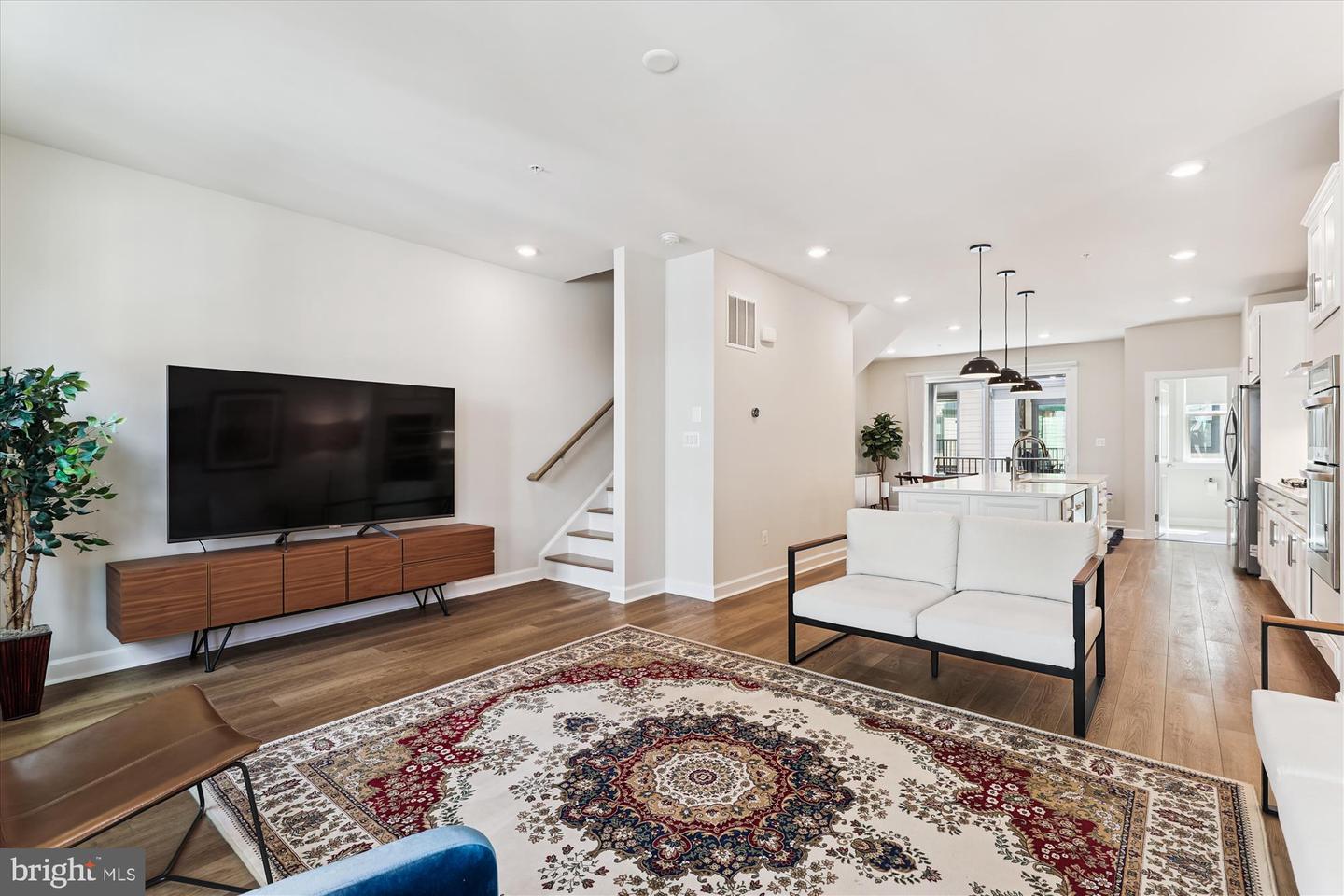 205 MARKET SQ NW #15, VIENNA, Virginia 22180, 4 Bedrooms Bedrooms, ,4 BathroomsBathrooms,Residential,For sale,205 MARKET SQ NW #15,VAFX2258998 MLS # VAFX2258998
