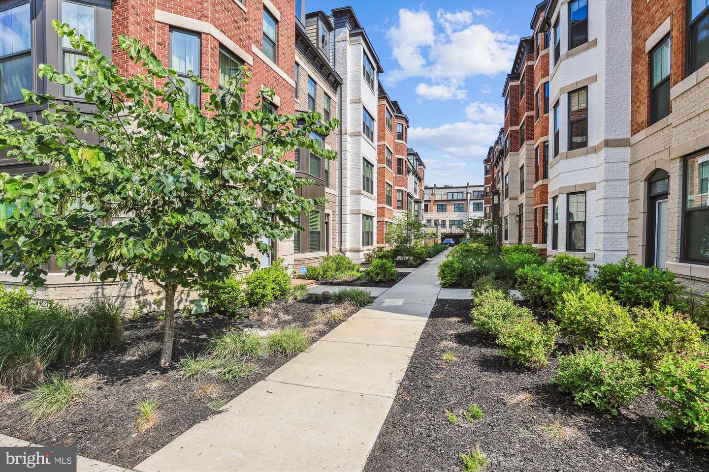 205 MARKET SQ NW #15, VIENNA, Virginia 22180, 4 Bedrooms Bedrooms, ,4 BathroomsBathrooms,Residential,For sale,205 MARKET SQ NW #15,VAFX2258998 MLS # VAFX2258998