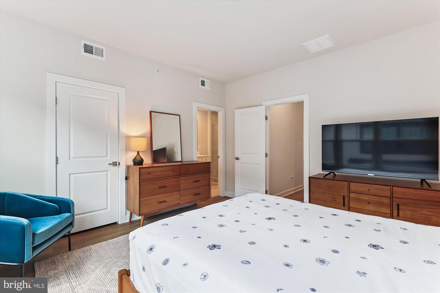 205 MARKET SQ NW #15, VIENNA, Virginia 22180, 4 Bedrooms Bedrooms, ,4 BathroomsBathrooms,Residential,For sale,205 MARKET SQ NW #15,VAFX2258998 MLS # VAFX2258998