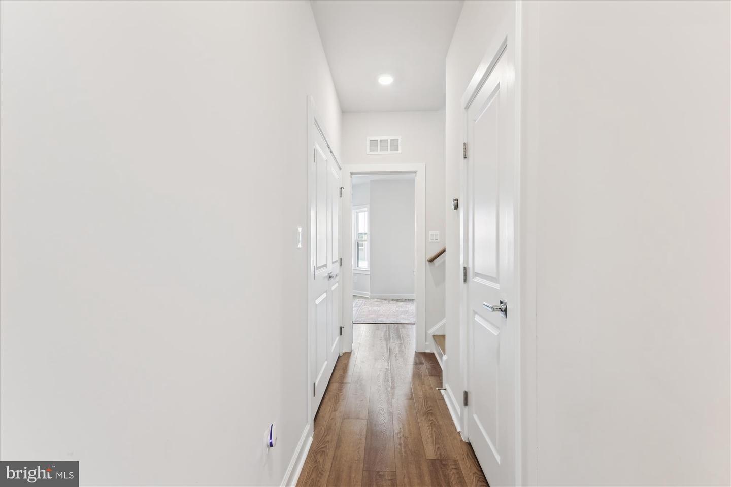 205 MARKET SQ NW #15, VIENNA, Virginia 22180, 4 Bedrooms Bedrooms, ,4 BathroomsBathrooms,Residential,For sale,205 MARKET SQ NW #15,VAFX2258998 MLS # VAFX2258998