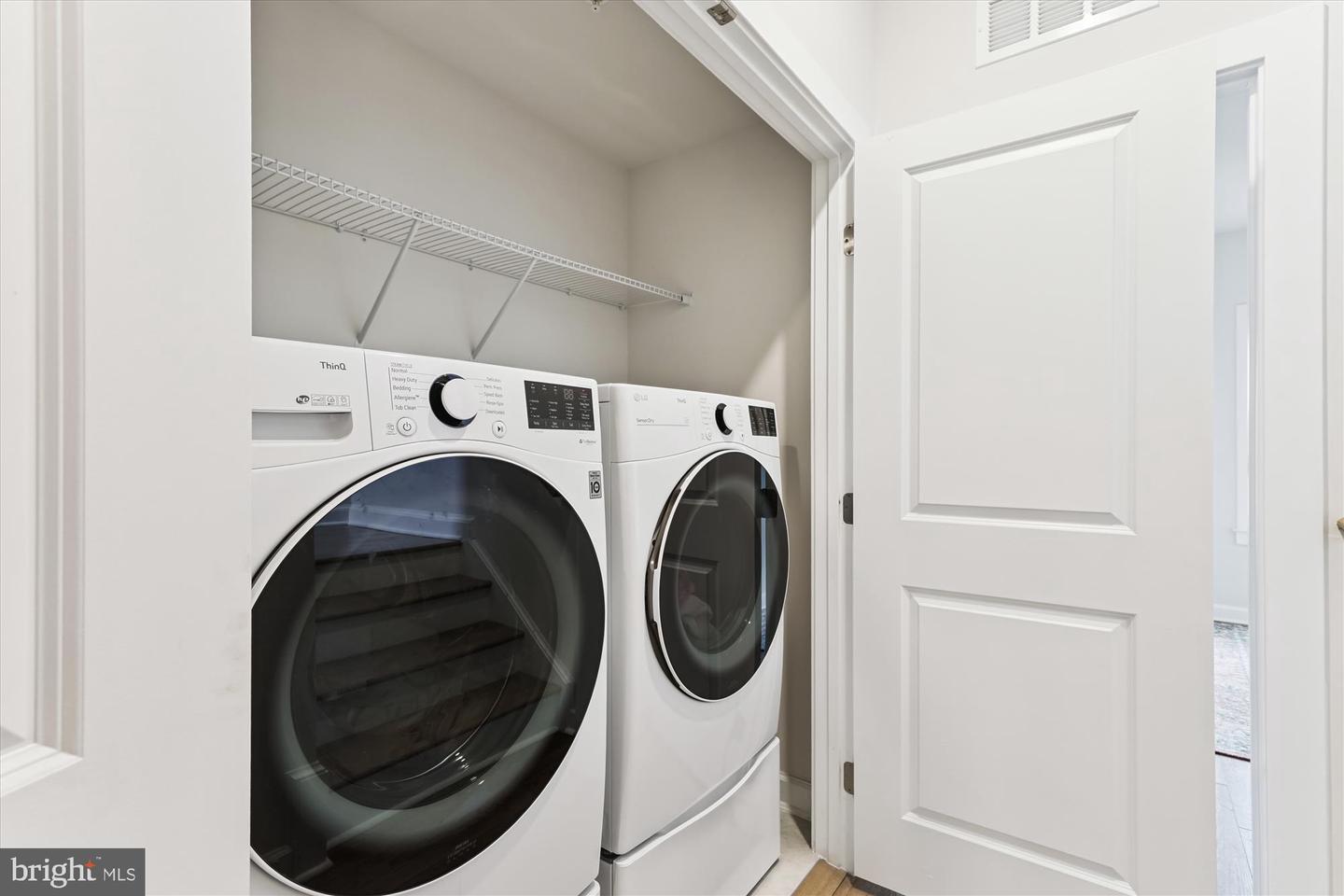 205 MARKET SQ NW #15, VIENNA, Virginia 22180, 4 Bedrooms Bedrooms, ,4 BathroomsBathrooms,Residential,For sale,205 MARKET SQ NW #15,VAFX2258998 MLS # VAFX2258998