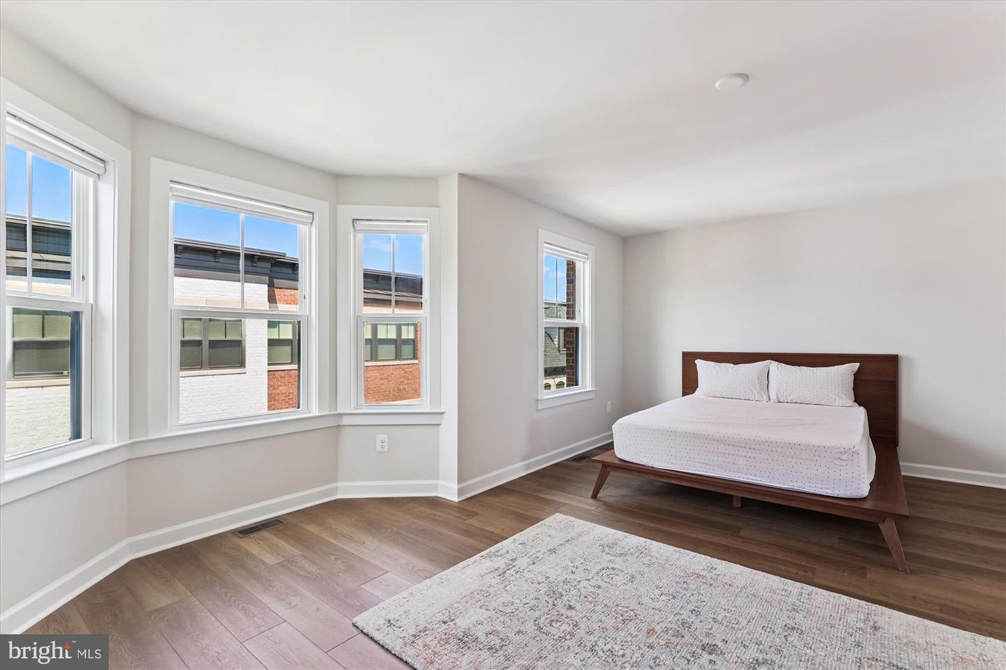 205 MARKET SQ NW #15, VIENNA, Virginia 22180, 4 Bedrooms Bedrooms, ,4 BathroomsBathrooms,Residential,For sale,205 MARKET SQ NW #15,VAFX2258998 MLS # VAFX2258998
