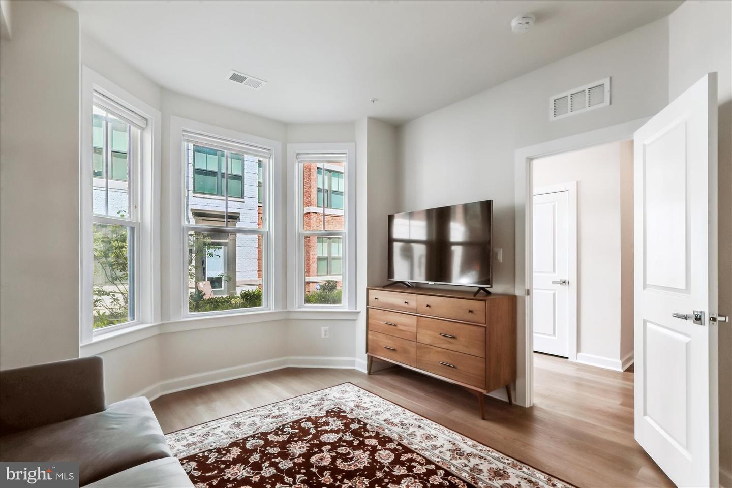 205 MARKET SQ NW #15, VIENNA, Virginia 22180, 4 Bedrooms Bedrooms, ,4 BathroomsBathrooms,Residential,For sale,205 MARKET SQ NW #15,VAFX2258998 MLS # VAFX2258998