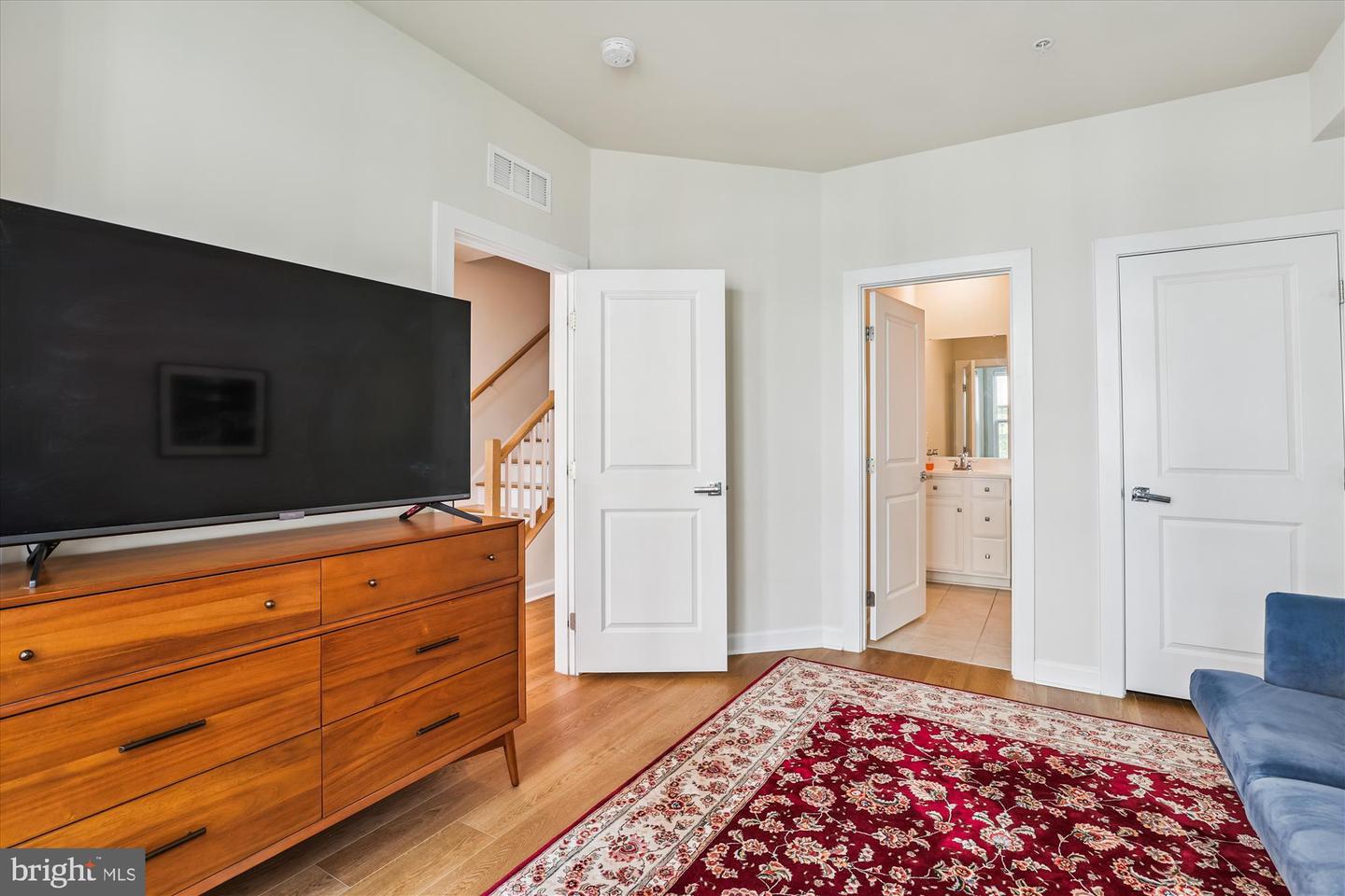 205 MARKET SQ NW #15, VIENNA, Virginia 22180, 4 Bedrooms Bedrooms, ,4 BathroomsBathrooms,Residential,For sale,205 MARKET SQ NW #15,VAFX2258998 MLS # VAFX2258998