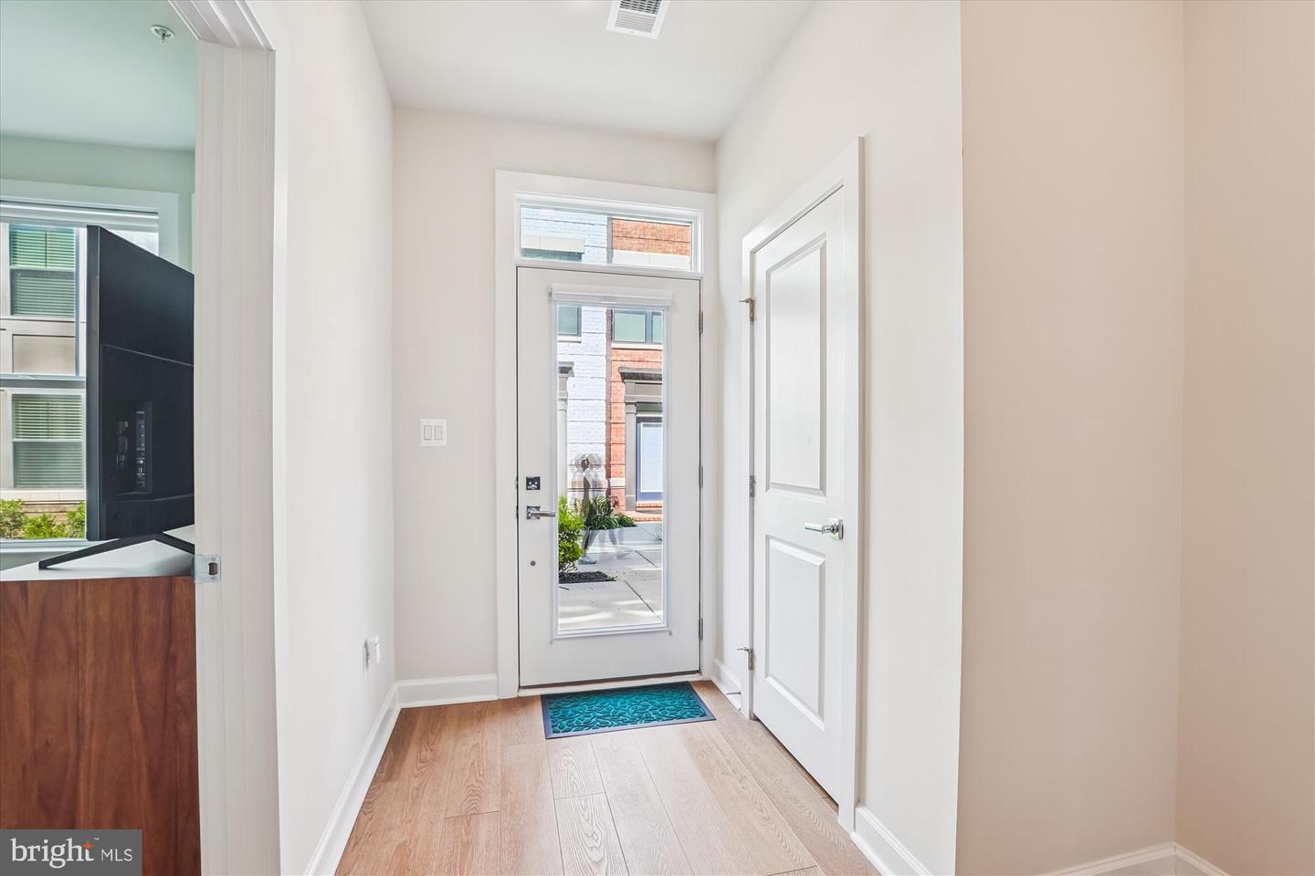 205 MARKET SQ NW #15, VIENNA, Virginia 22180, 4 Bedrooms Bedrooms, ,4 BathroomsBathrooms,Residential,For sale,205 MARKET SQ NW #15,VAFX2258998 MLS # VAFX2258998