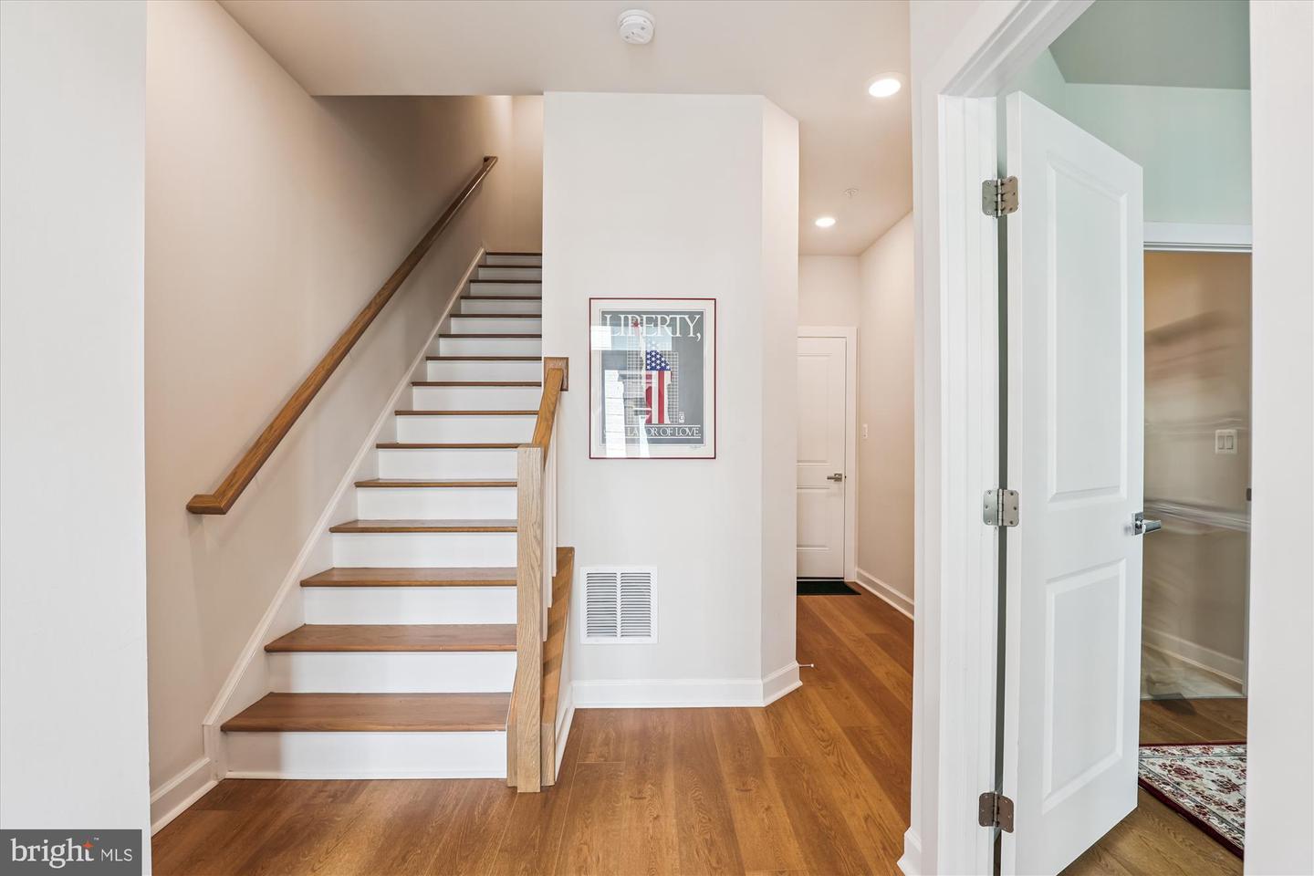 205 MARKET SQ NW #15, VIENNA, Virginia 22180, 4 Bedrooms Bedrooms, ,4 BathroomsBathrooms,Residential,For sale,205 MARKET SQ NW #15,VAFX2258998 MLS # VAFX2258998
