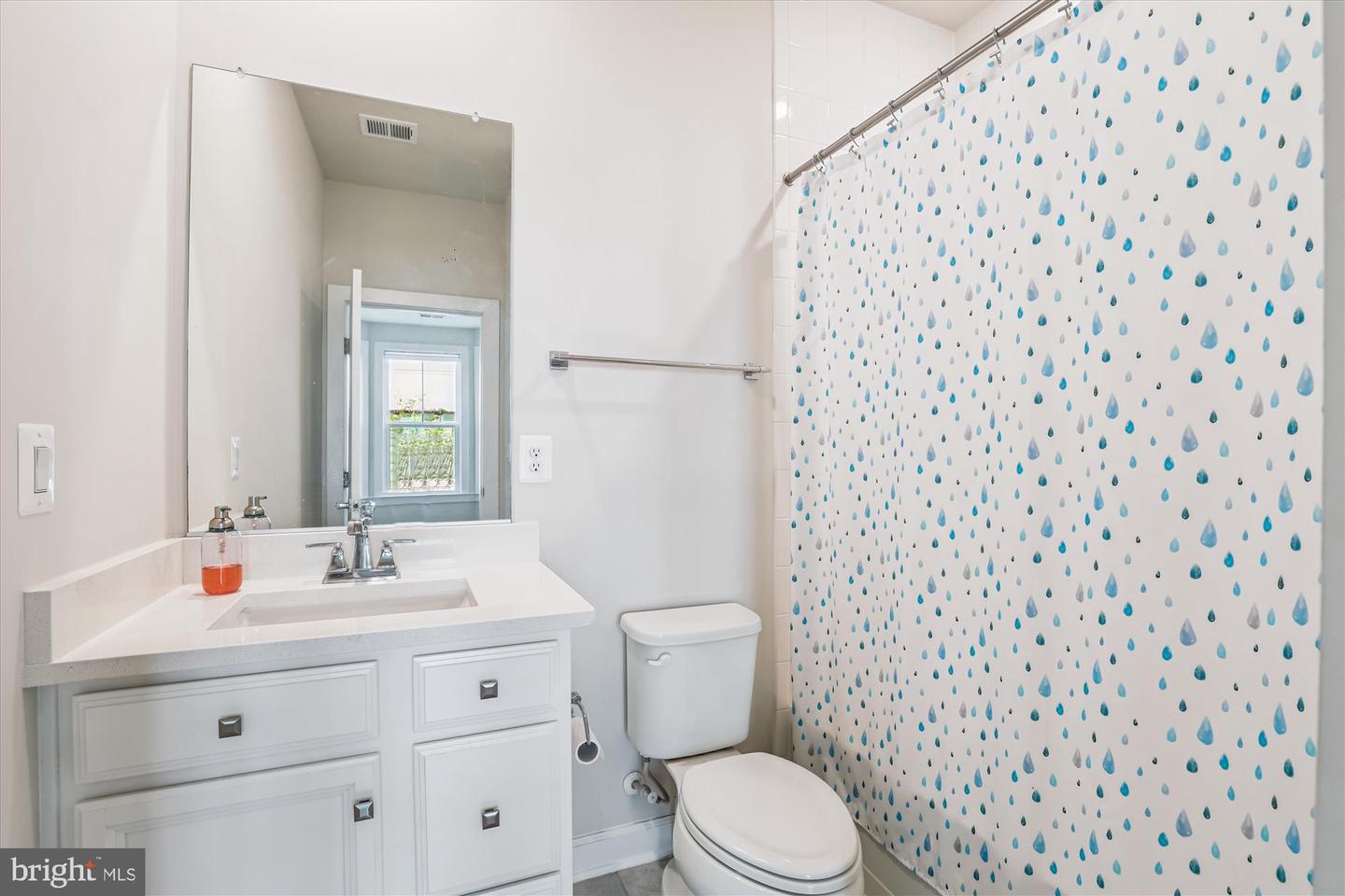 205 MARKET SQ NW #15, VIENNA, Virginia 22180, 4 Bedrooms Bedrooms, ,4 BathroomsBathrooms,Residential,For sale,205 MARKET SQ NW #15,VAFX2258998 MLS # VAFX2258998