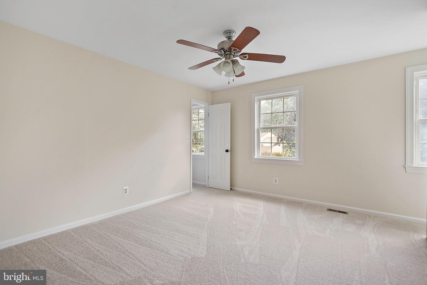 13430 BLACK GUM CT, CHANTILLY, Virginia 20151, 4 Bedrooms Bedrooms, 12 Rooms Rooms,2 BathroomsBathrooms,Residential,For sale,13430 BLACK GUM CT,VAFX2259054 MLS # VAFX2259054
